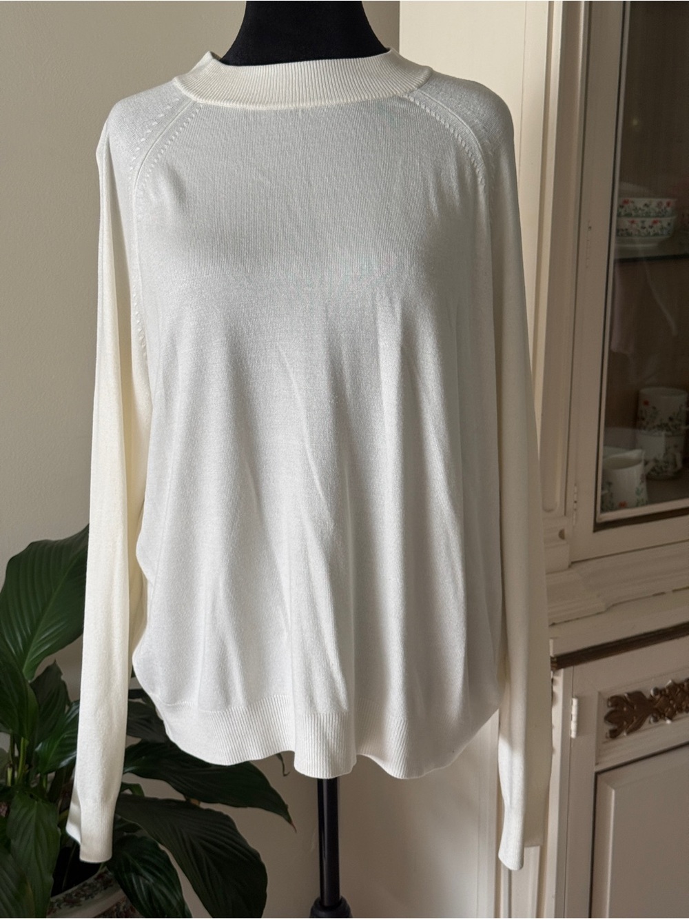 Kendra Scott Cream Lightweight Crewneck Pullover
